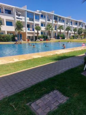 Bel Appartement avec Piscine et Jardin, EL MANSOURIA